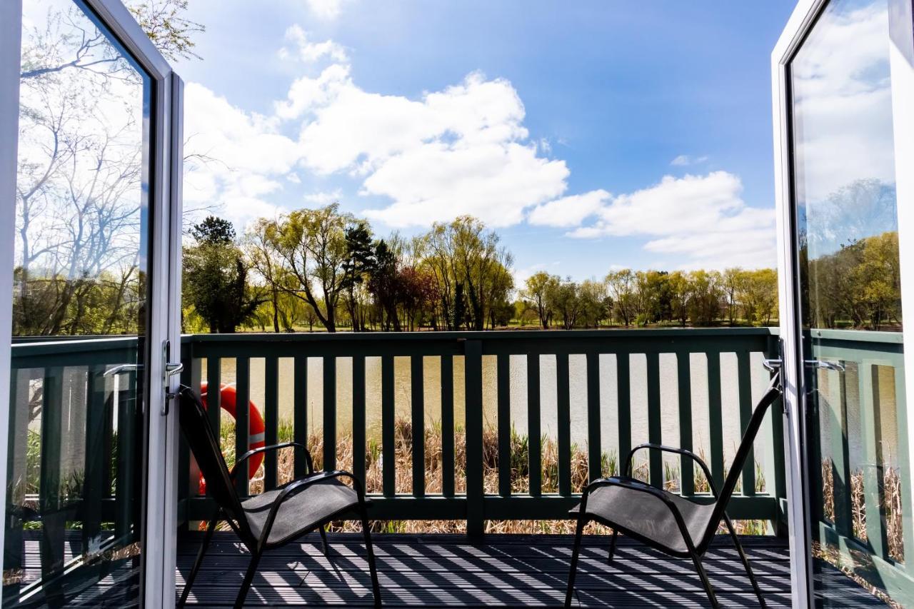The Vale Golf & Country Club Villa Bishampton Eksteriør bilde